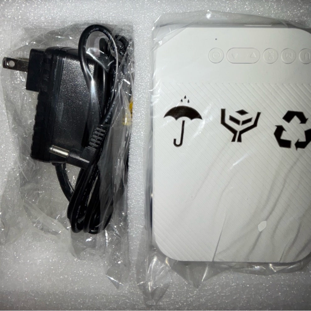 Portable White LED Projector - Picture 3 of 3